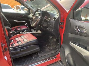 Nissan NP300 King Cab 2dr Ext. Cab Calibre E 6sp RWD 2.5DCT (Black Edition) สีแดง